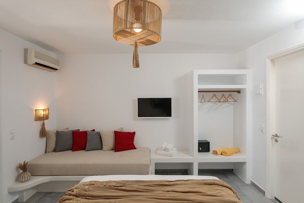 Economy Triple Room, Partial Sea View - Photo 2