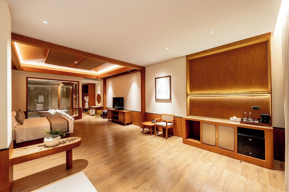Executive Suite Room with Bathtub
