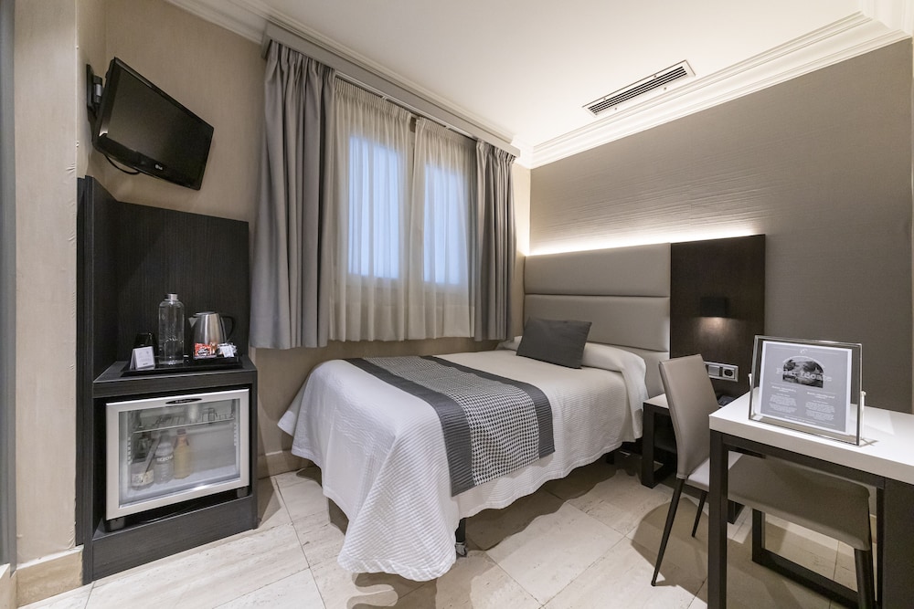 Basic Single Room Interior