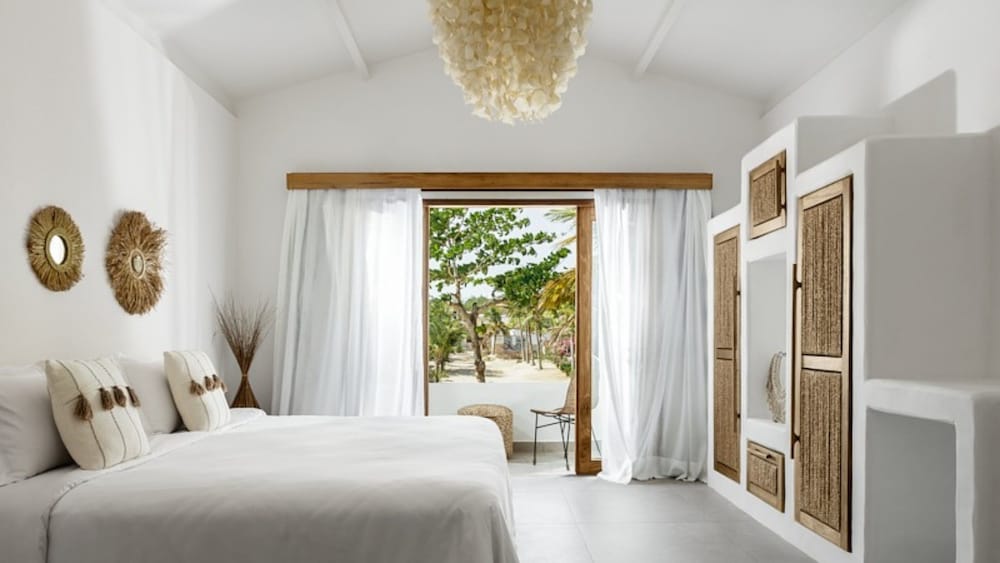 Deluxe House photo 1