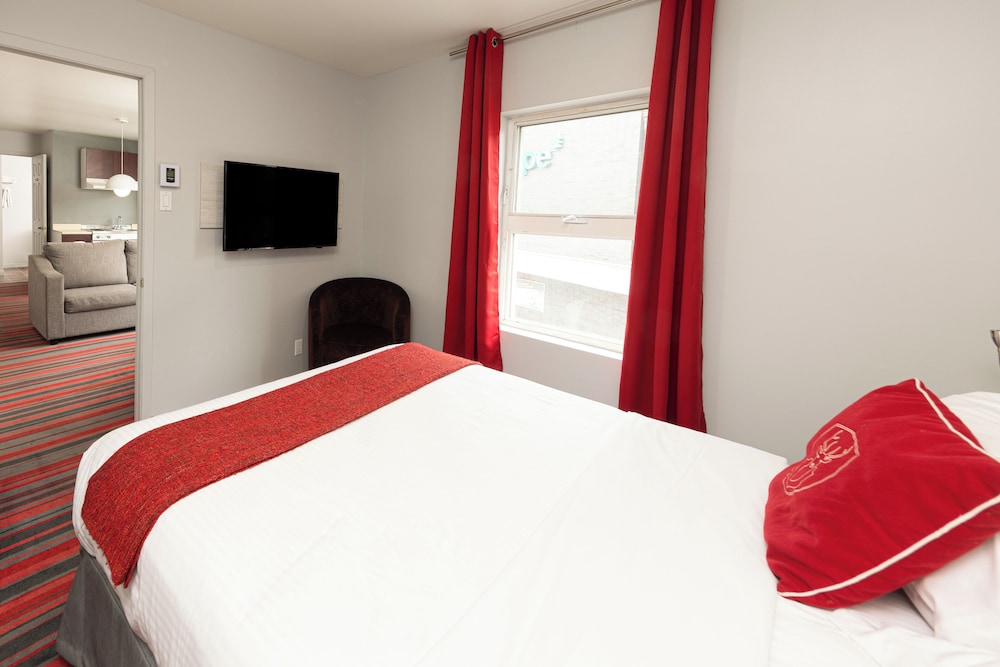 Superior Suite, 1 King Bed with Sofa bed - Photo 9