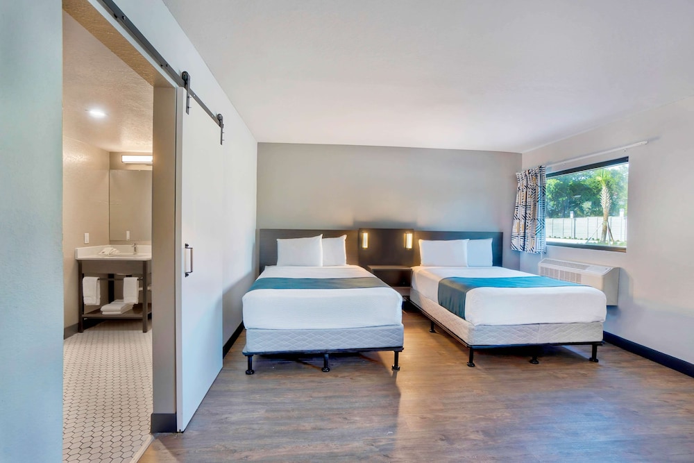 Premium Room, 2 Double Beds, Accessible, Non Smoking photo 1