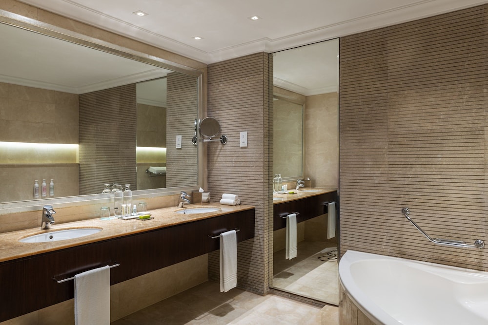 Presidential Suite, 1 Bedroom, Breakfast, Happy Hour, Afternoon Tea thumbnail 5
