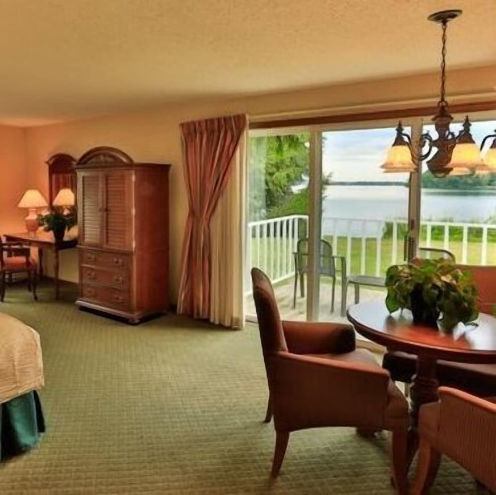 Mission Point Bayview w/ 1 King Bed photo 1