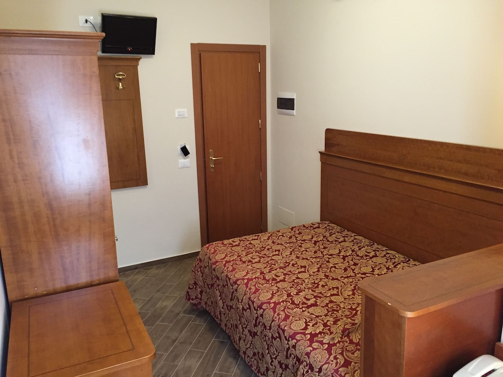 Double or Twin Room photo 3