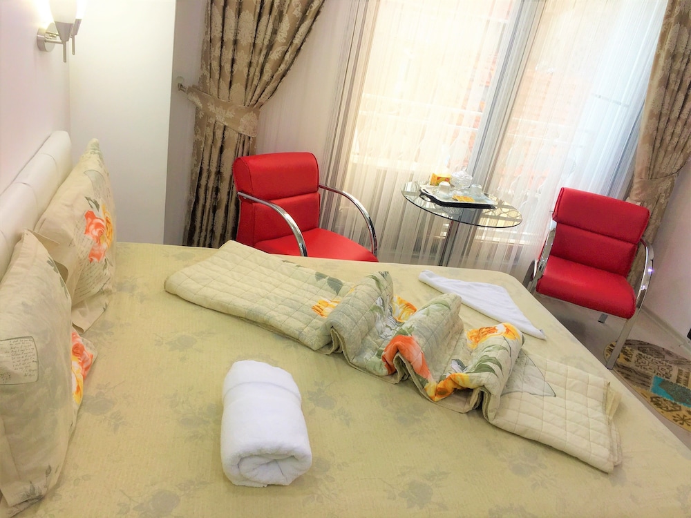 Family Room, 1 Bedroom photo 1