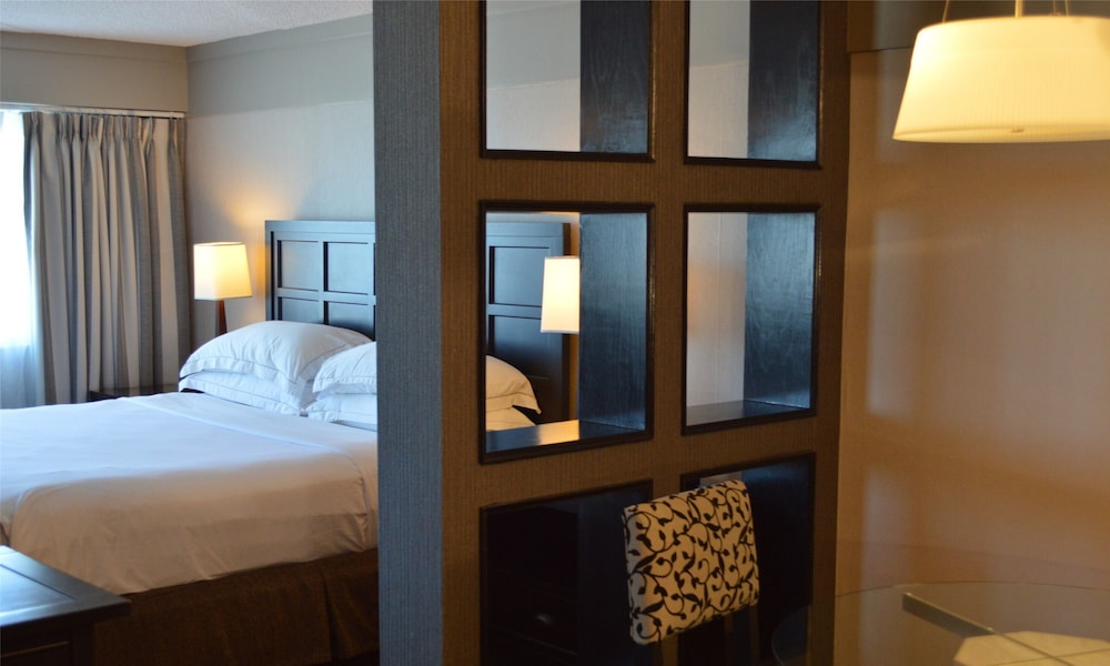 1 KING 1 BEDROOM SUITE EXEC LEVEL - SOAKER TUB - Photo 1