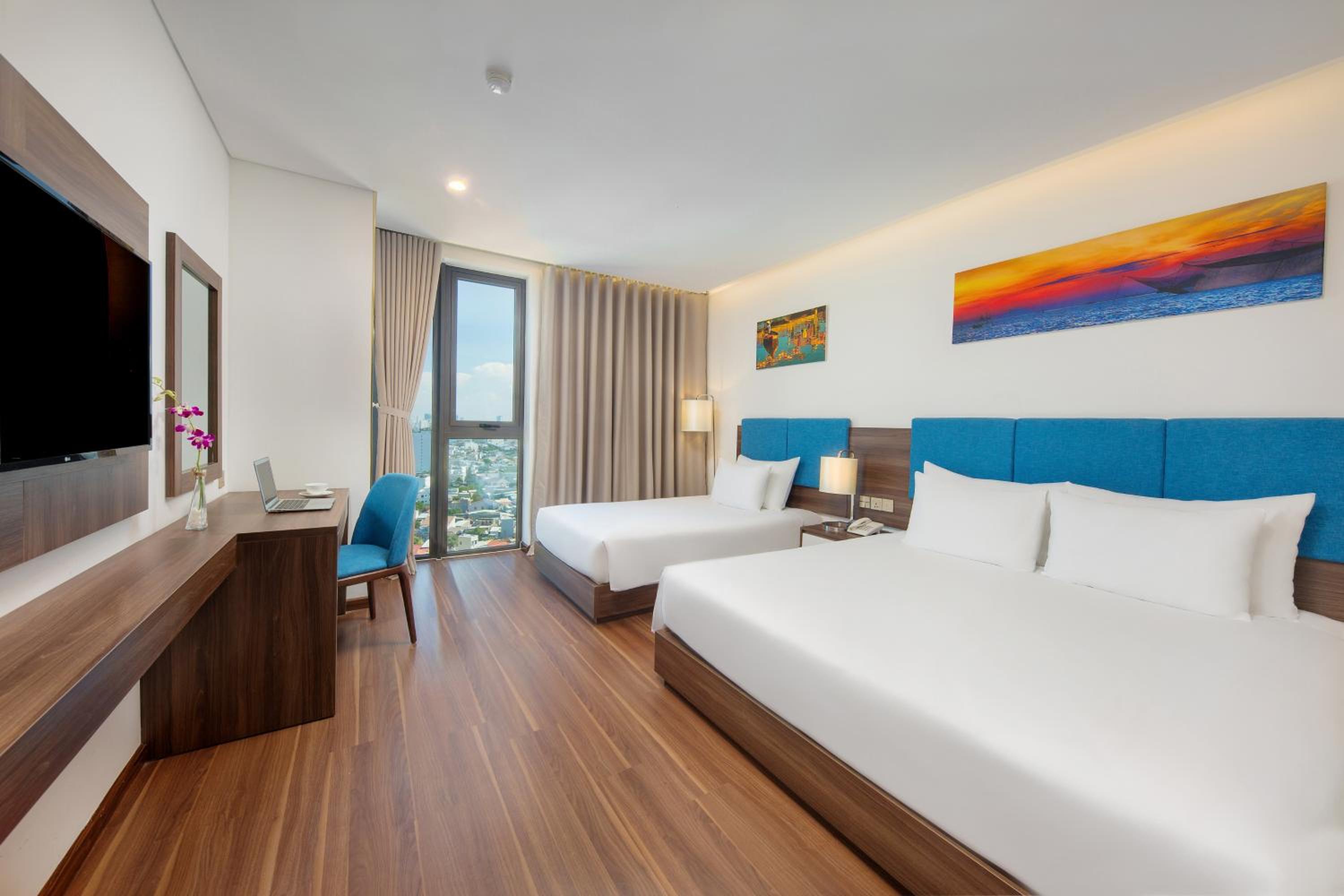 Triple Room with City View