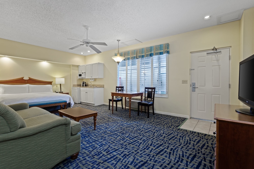 Premium Room, 1 King Bed with Sofa bed - Photo 2