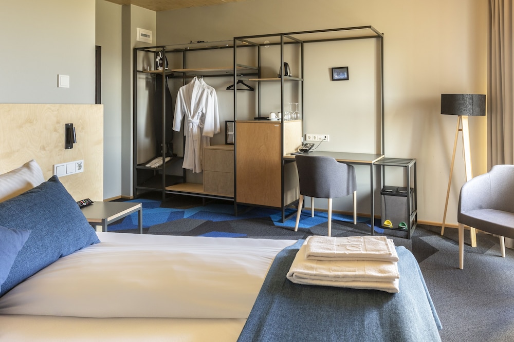 Standard Double or Twin Room - Photo 11