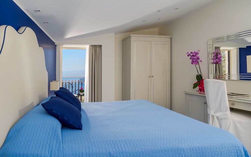 Deluxe Room, Terrace, Sea View photo 1