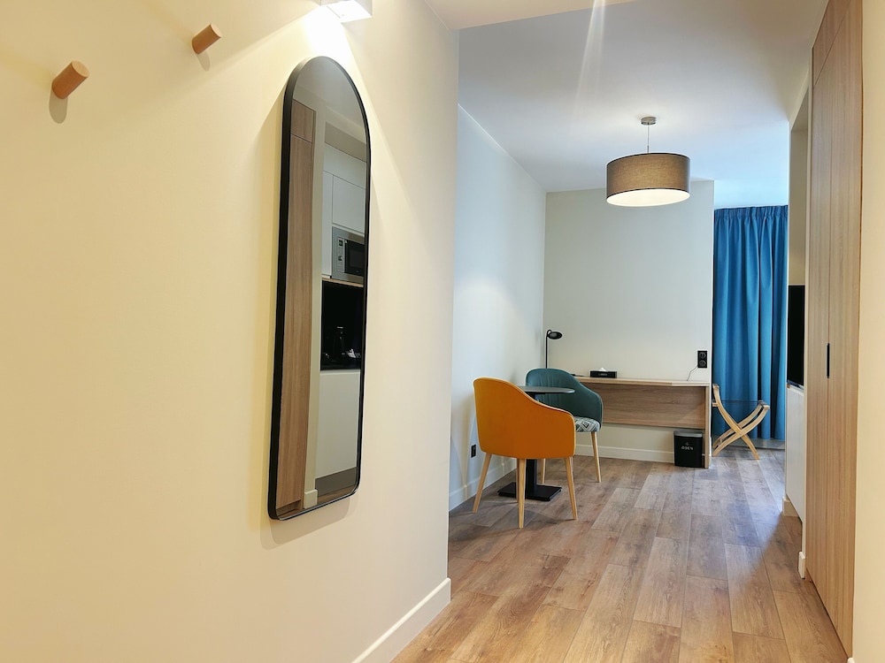 Deluxe Room, 1 Queen Bed, City View - Photo 4