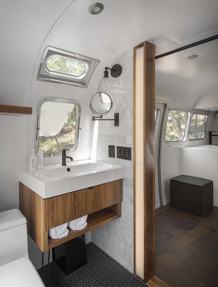 Premium Suite (BaseCamp) - Photo 7