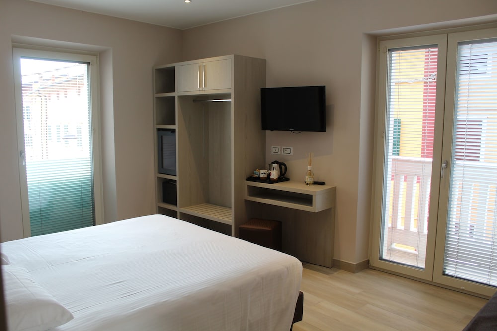 Deluxe Double or Twin Room, Lake View photo 2