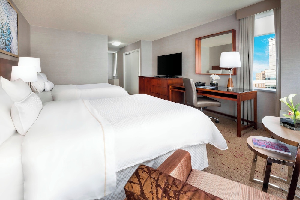 Deluxe Room, 2 Double Beds, City View - Photo 4