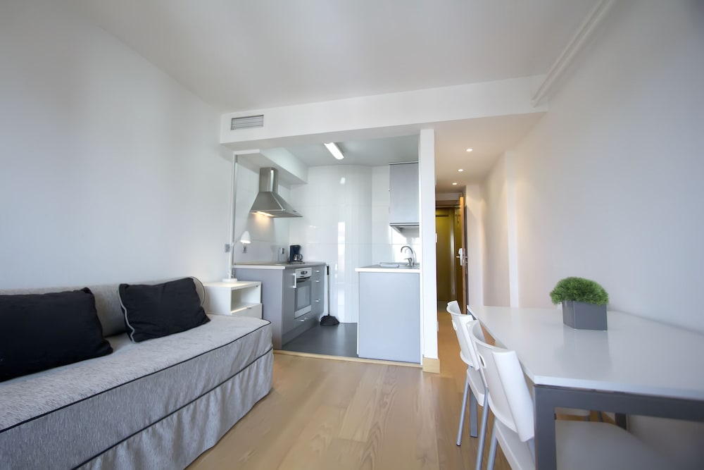 Apartment (5A) - Photo 1