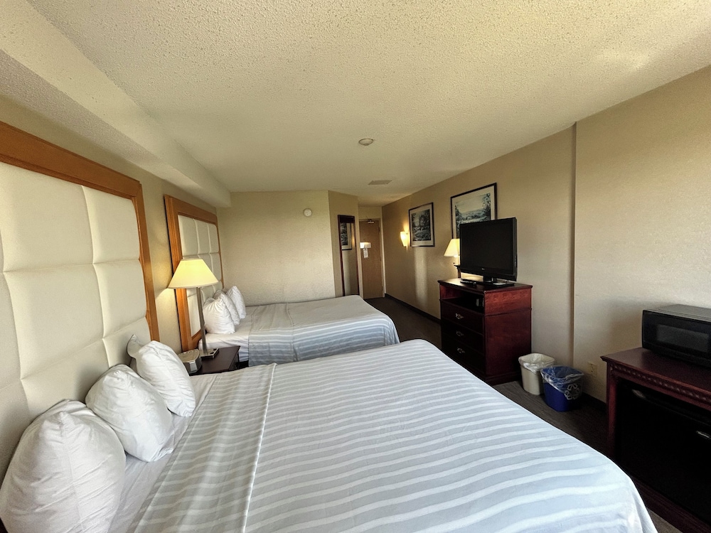 Standard Room, 2 Queen Beds, Accessible, Non Smoking photo 3