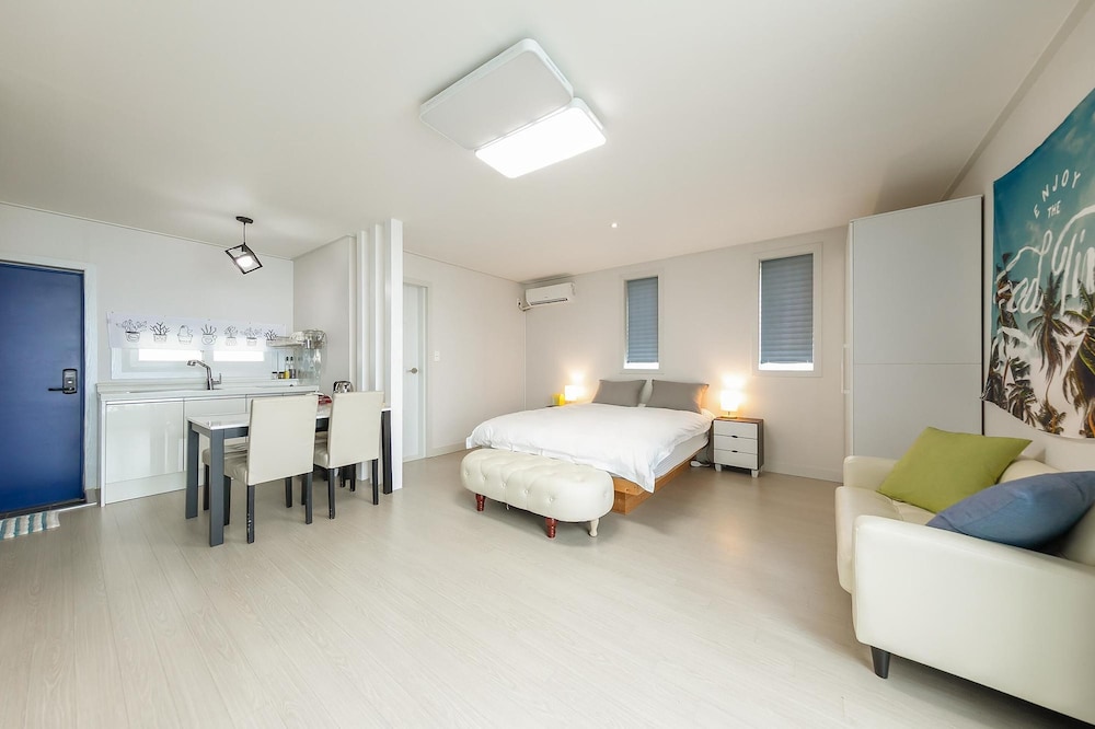 Basic Room, 1 Bedroom (Oceanview Room 1 ( F2 )) - Photo 4