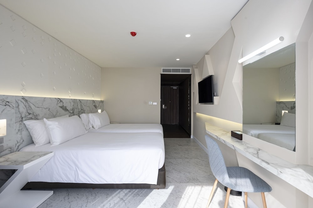 Superior Twin Room, River View - Photo 2