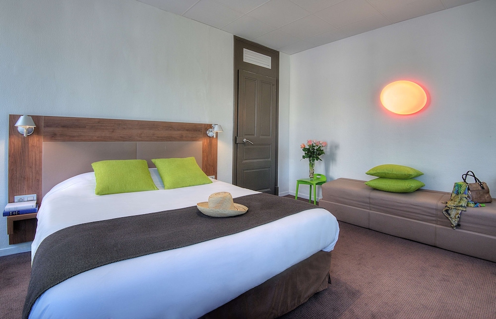 Standard Room, 1 Double Bed (Junior Bed up to 10 years) - Photo 1