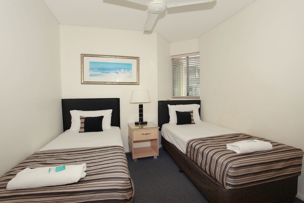 2 Bedroom Beachfront with Rooftop photo 2