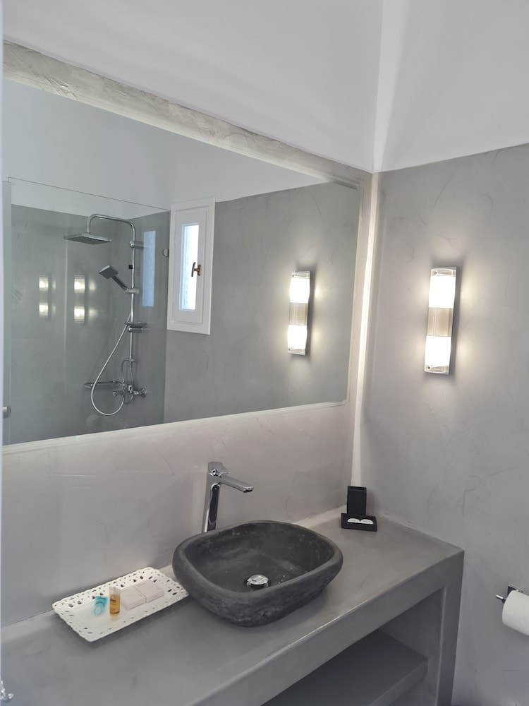 Superior Double Room, 1 King Bed, Garden View photo 3