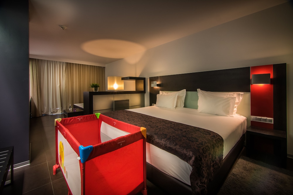 Deluxe Suite, Sea View (2 Adults + 2 Children) - Photo 3