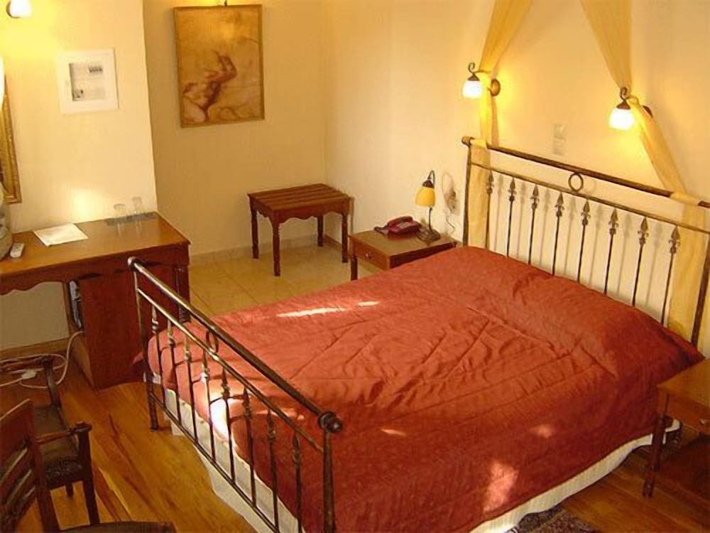 Standard Room, Balcony, City View thumbnail 5