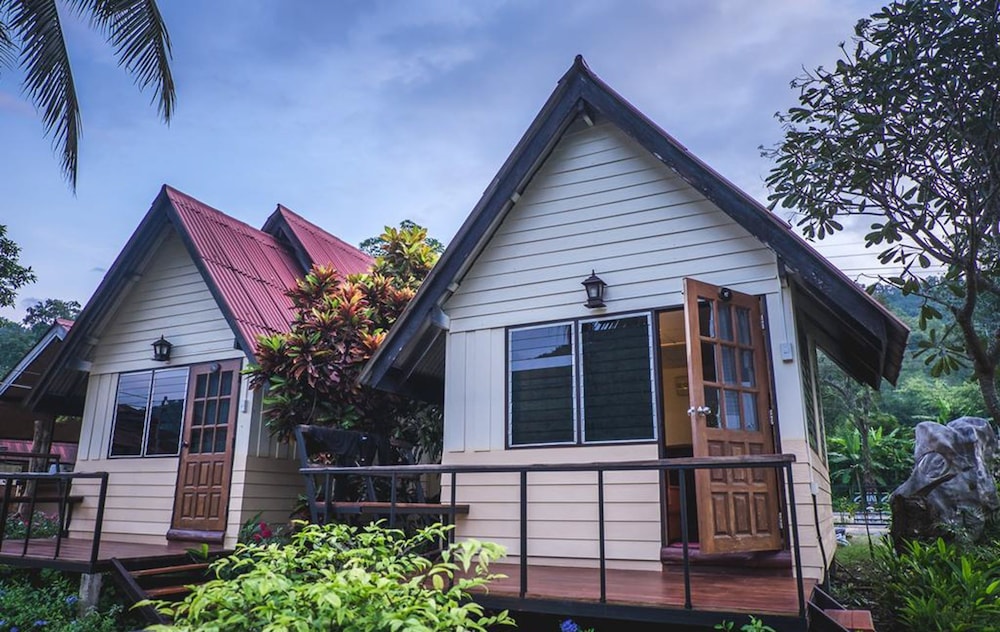 Bungalow With River View photo 3