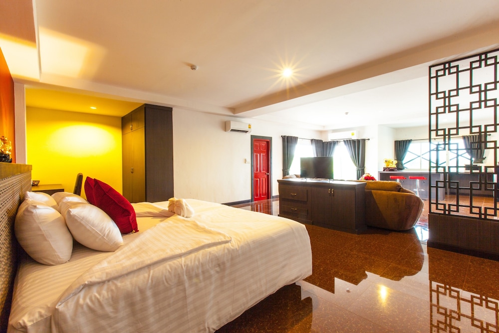 Lake View Suite photo 2