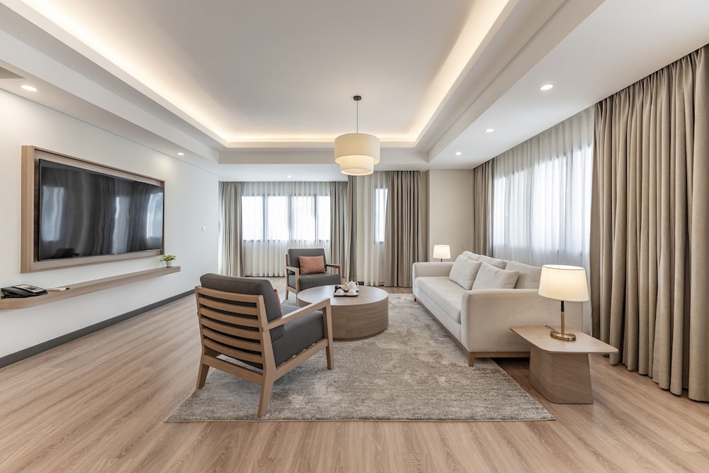 Executive Suite, 4 Bedrooms, Kitchen, Park View
