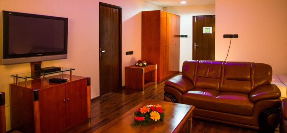 Suite - Photo 5
