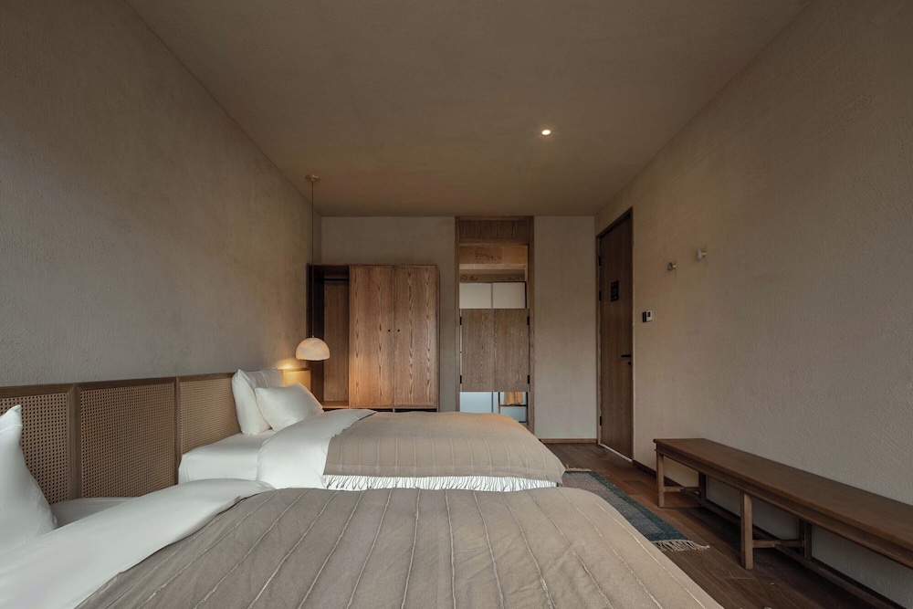 Classic Suite, Balcony, Hill View
