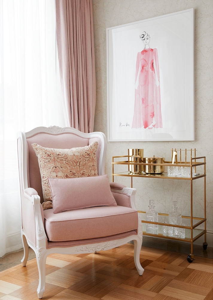 Kerrie Hess Suite photo 2