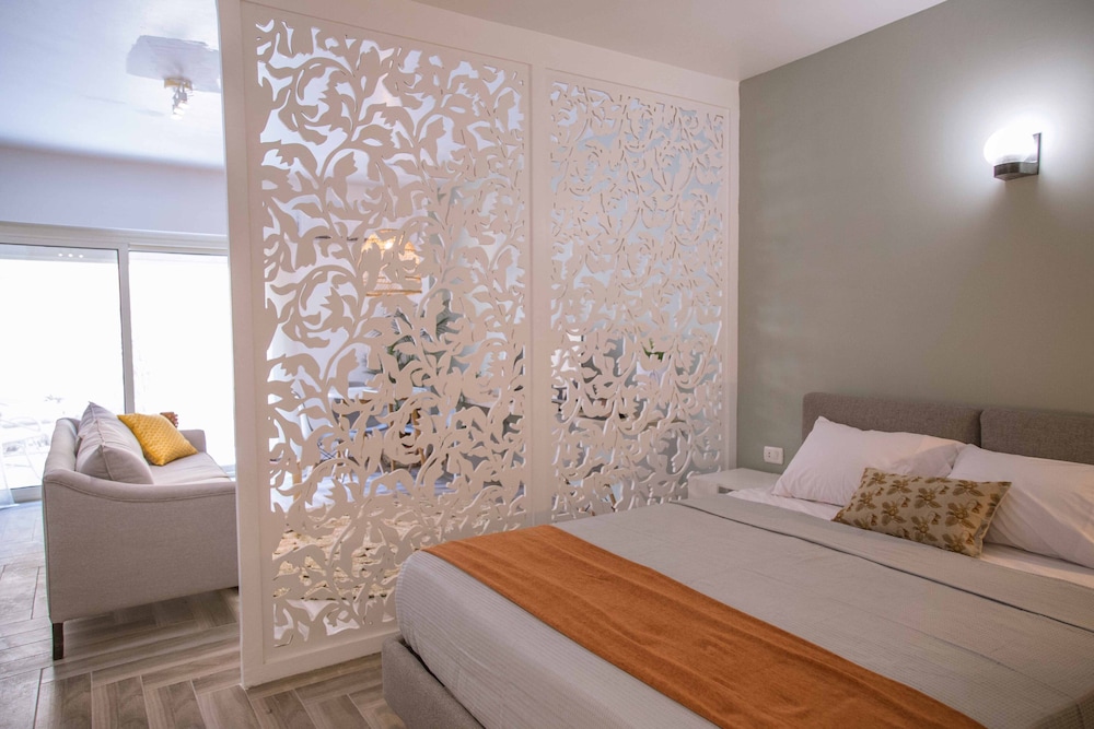 Standard Studio, 1 Queen Bed, Courtyard Area