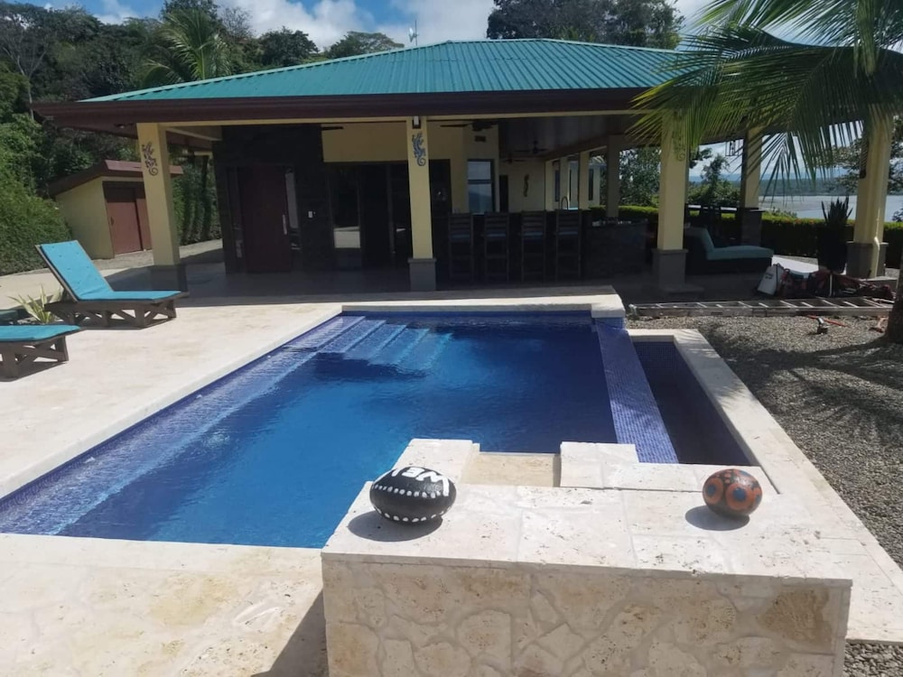 Deluxe House, 3 Bedrooms, Private Pool, Casa En El Cielo