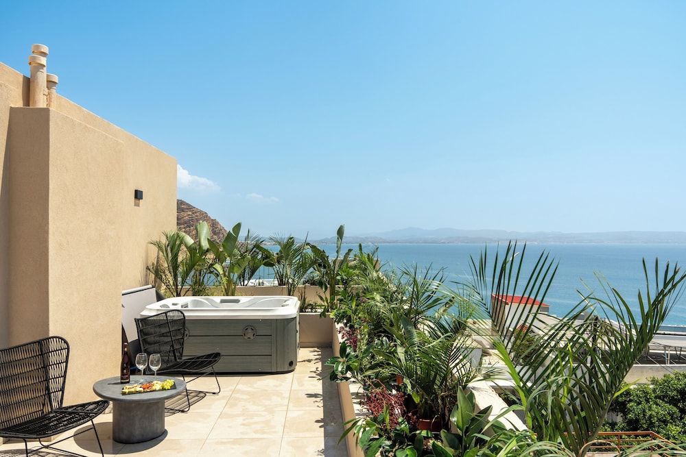 Superior Penthouse Suite | Sea View & Outdoor Hot Tub - Photo 1
