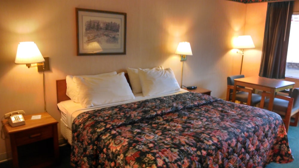 Room, 1 King Bed, Non Smoking - Photo 1