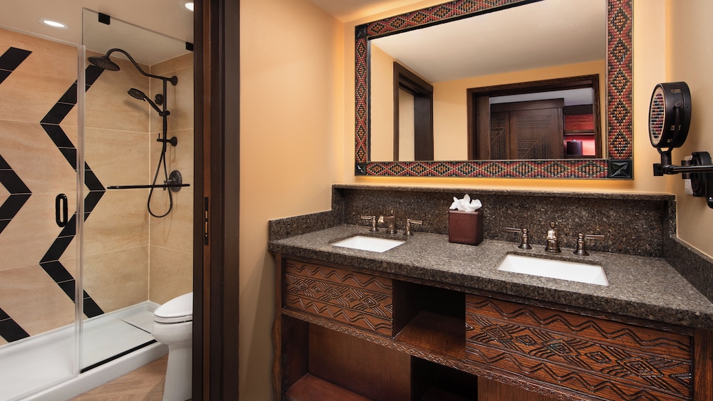 Water View-King Bed. Florida special accessible room with option for hearing accessibility. 1 king b - Photo 4