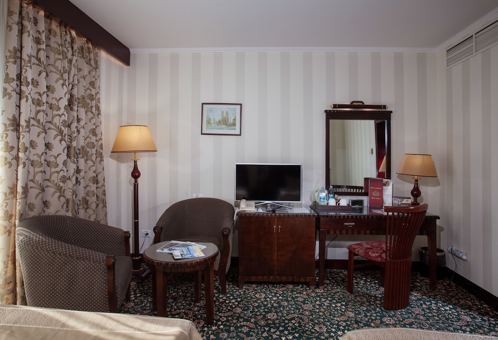 Standard Twin Room, Balcony, City View photo 3