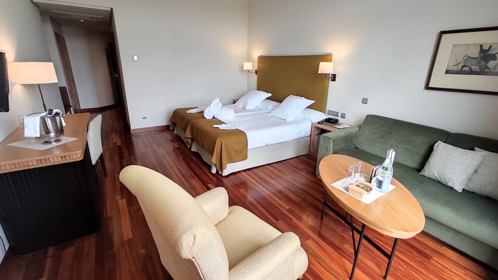 Superior Twin Room, 2 Twin Beds - Photo 1