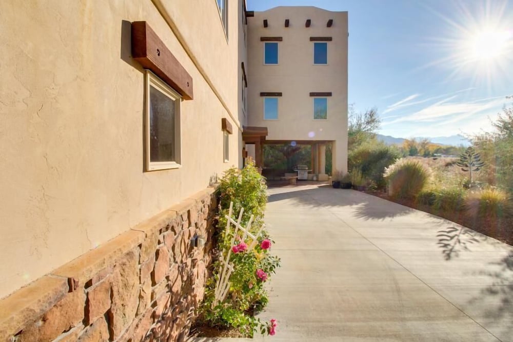 Luxury House, Desert View photo 1