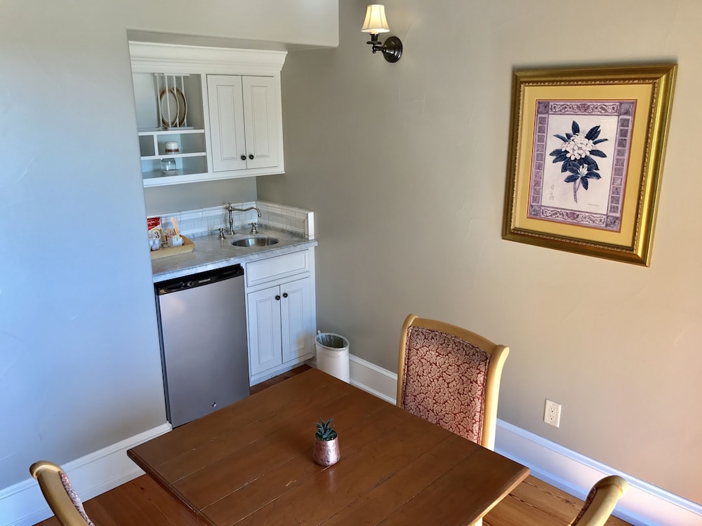 Cabernet Suite, 1 Queen Bed, Vineyard View photo 3