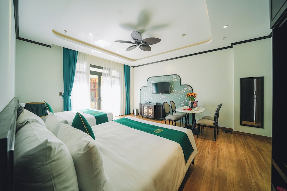 Luxury Apartment - Photo 14