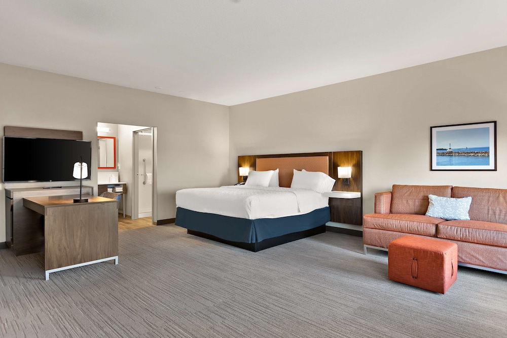 Suite, 1 King Bed, Non Smoking - Photo 2