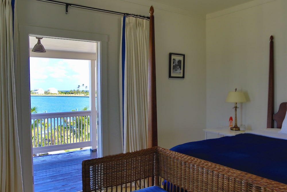Master Suite - 1 King Bed (Harbor View) photo 3