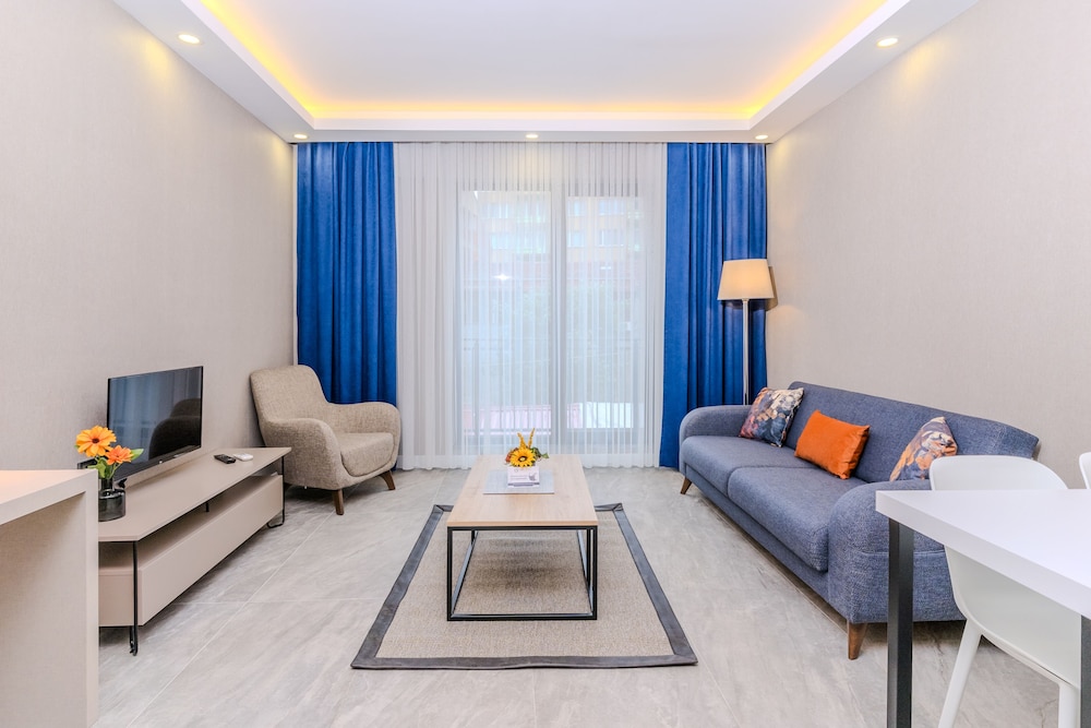 Basic Suite - Photo 1