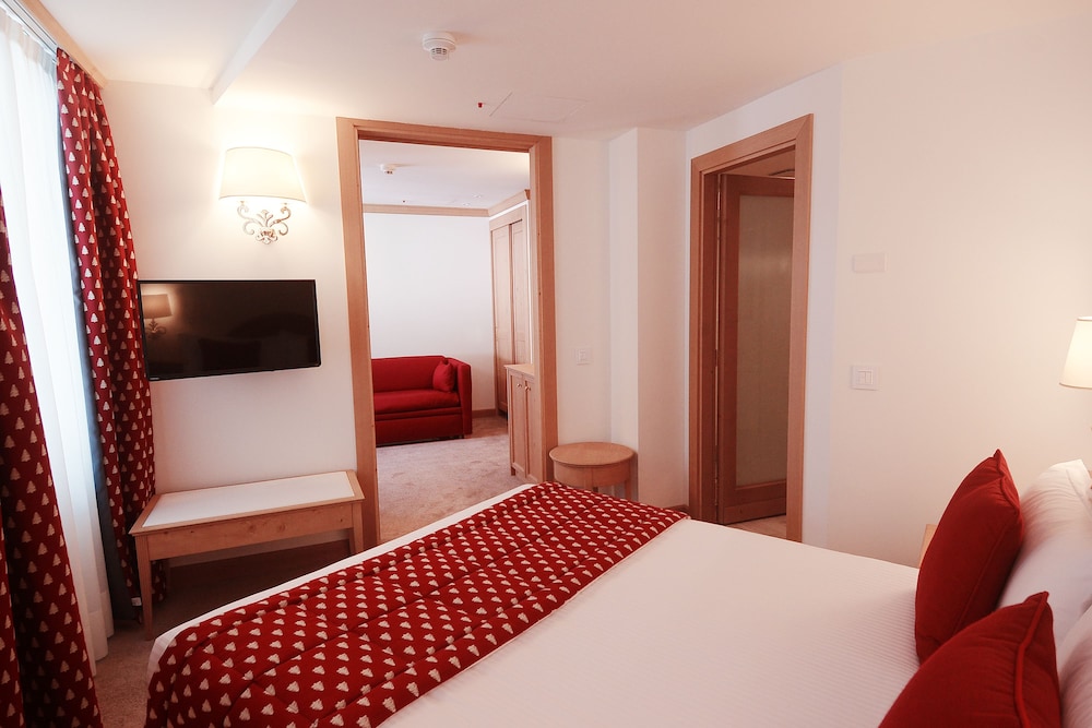 Junior Suite (Deluxe) - Photo 1