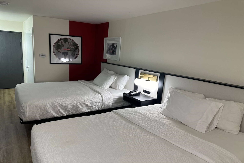 Room, 2 Queen Beds, Non Smoking - Photo 1