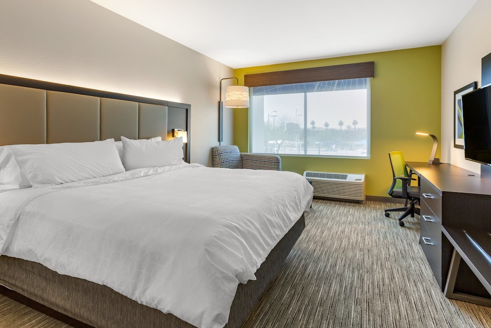 Standard Room, 1 King Bed, Accessible (Comm, Extra Flr Space) - Photo 7